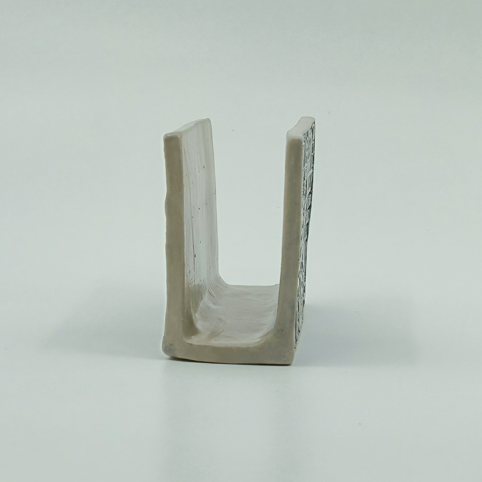 Intérieur du porte-éponge en grès – vue verticale
