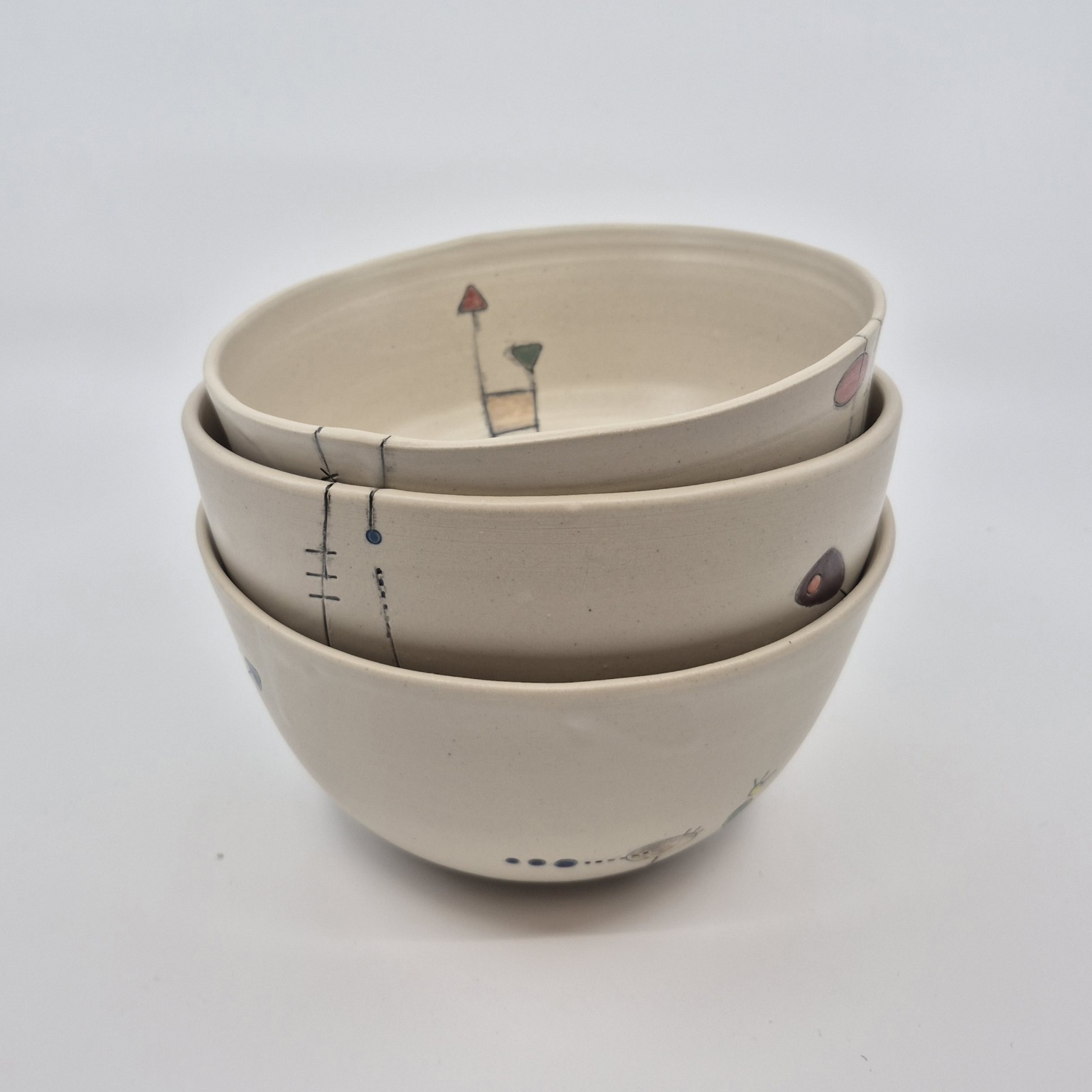 Saladiers en céramique empilés, collection Géometrik, Atelier Kaolin Grenoble