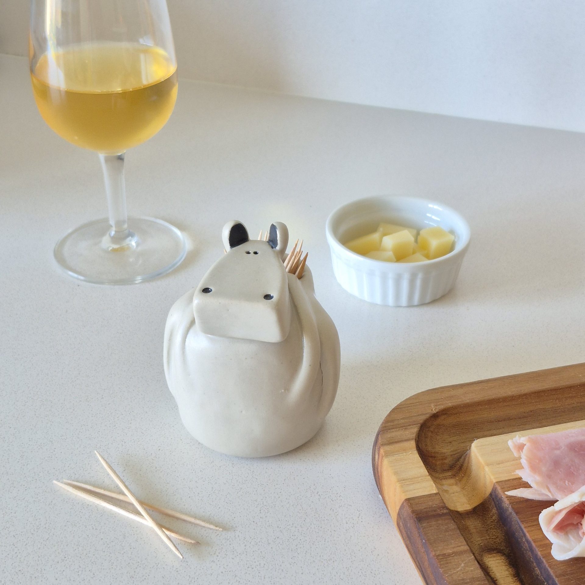 Hippopotame en céramique artisanale