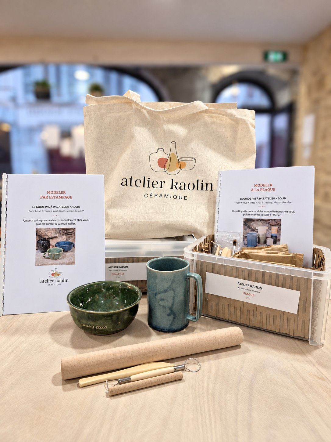 Kit de modelage à emporter avec outils et livrets pour créer à la plaque ou par estampage